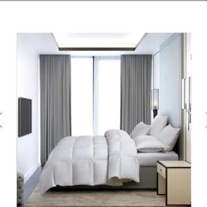 Royal luxe down comforter size queen